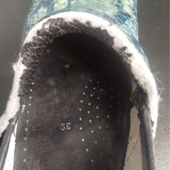 Dansko Women's Green Snake Print Shoes/Clogs Sz 39 SKU 3968 - Picture 9 of 10